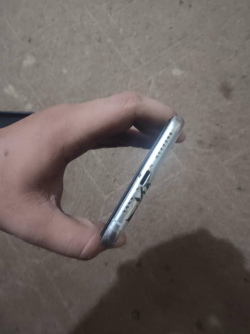 Apple iPhone 11 Pro Max 1