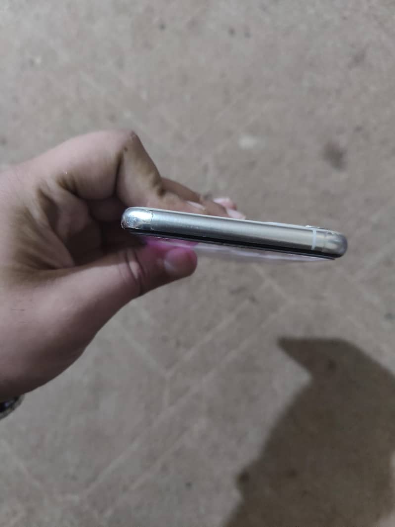 Apple iPhone 11 Pro Max 3