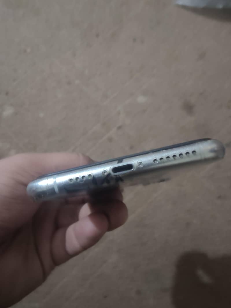Apple iPhone 11 Pro Max 4