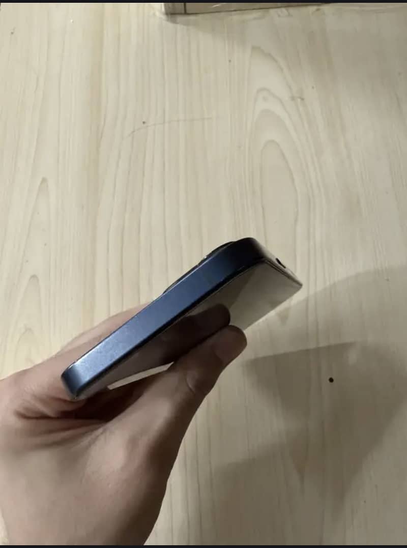 Apple iPhone 13 3