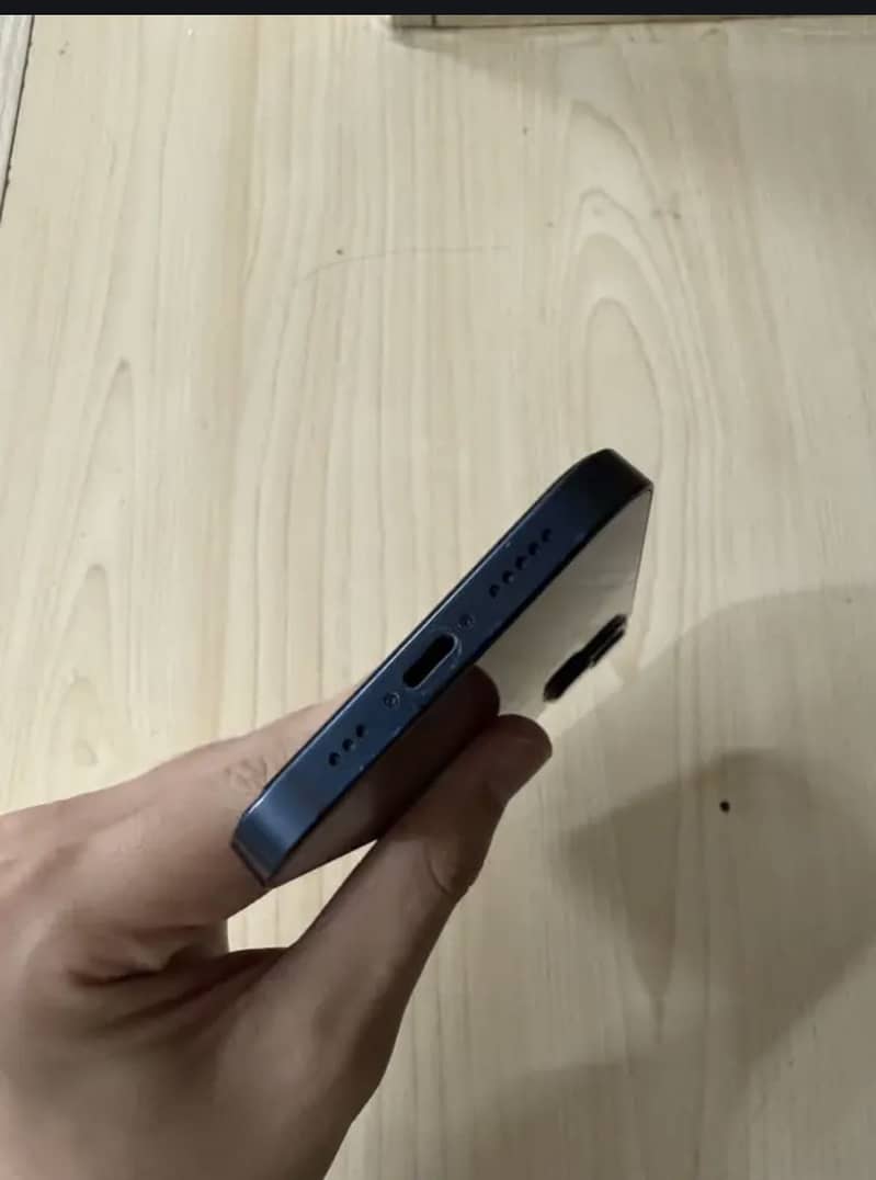 Apple iPhone 13 4