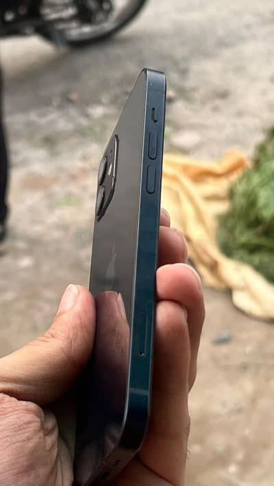 Apple iPhone 12
