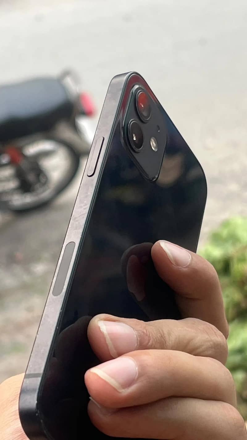 Apple iPhone 12 6
