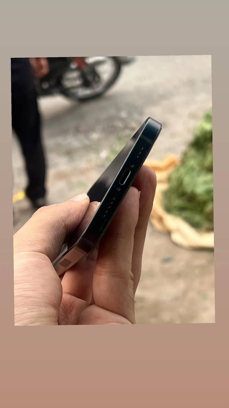 Apple iPhone 12 9