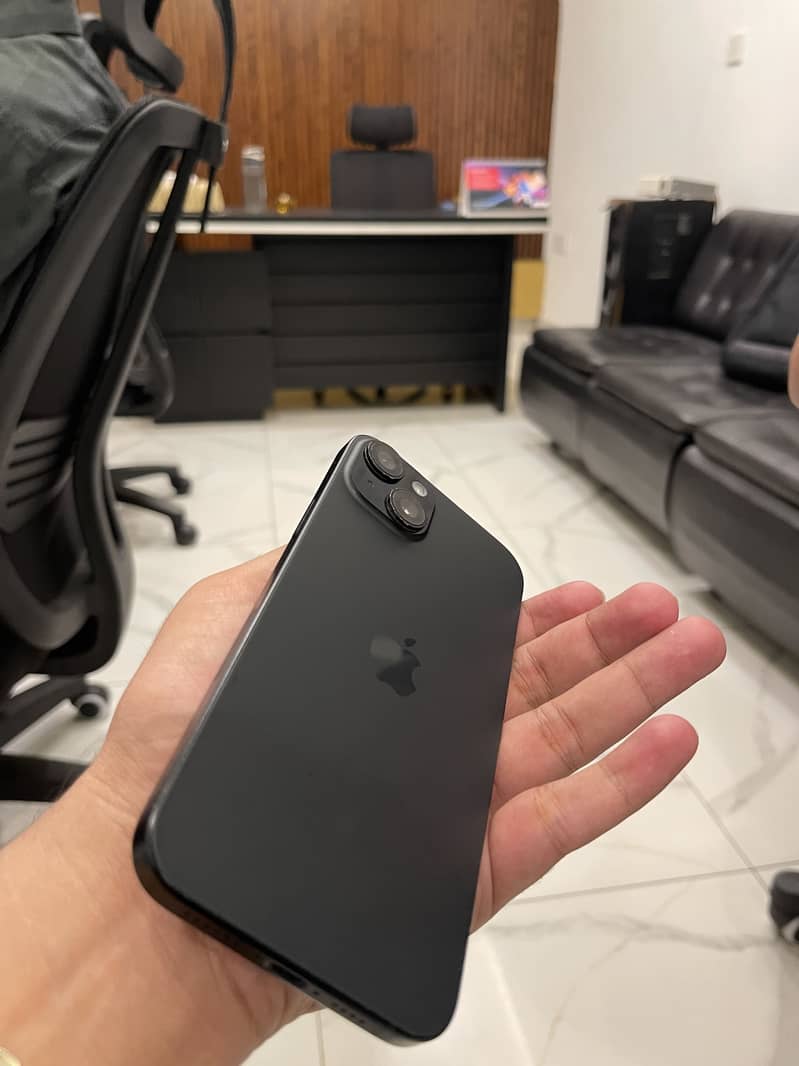 Apple iPhone 15 plus 3