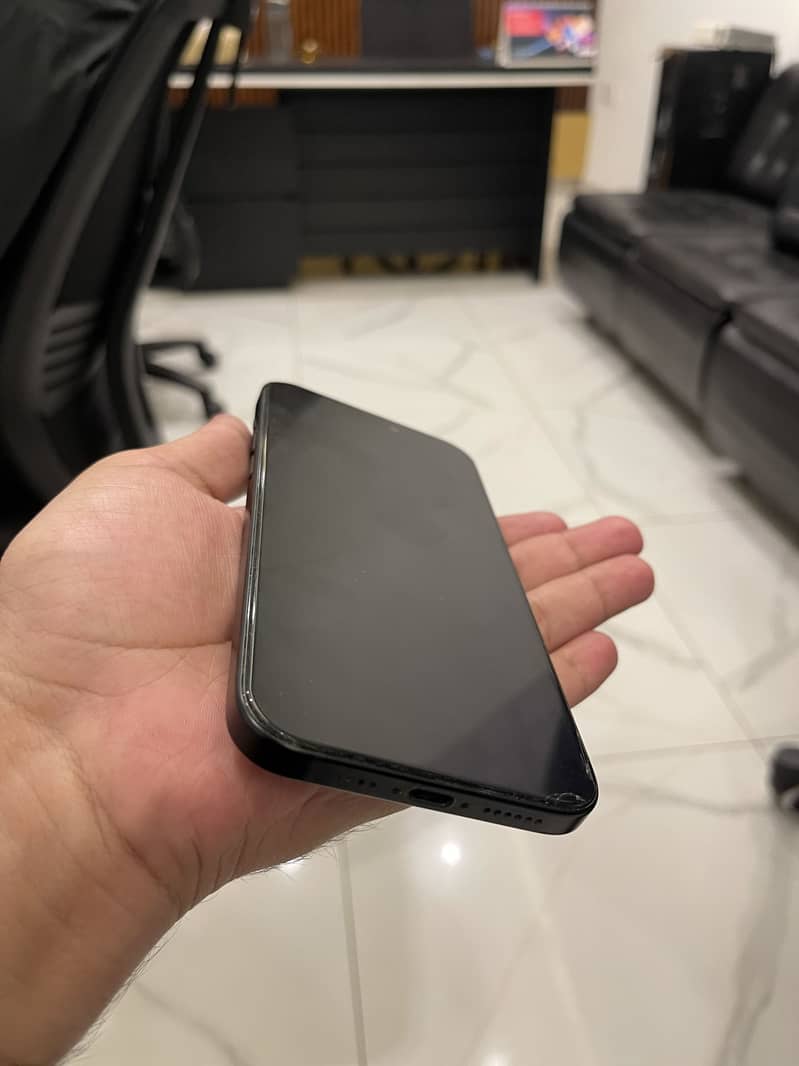 Apple iPhone 15 plus 4