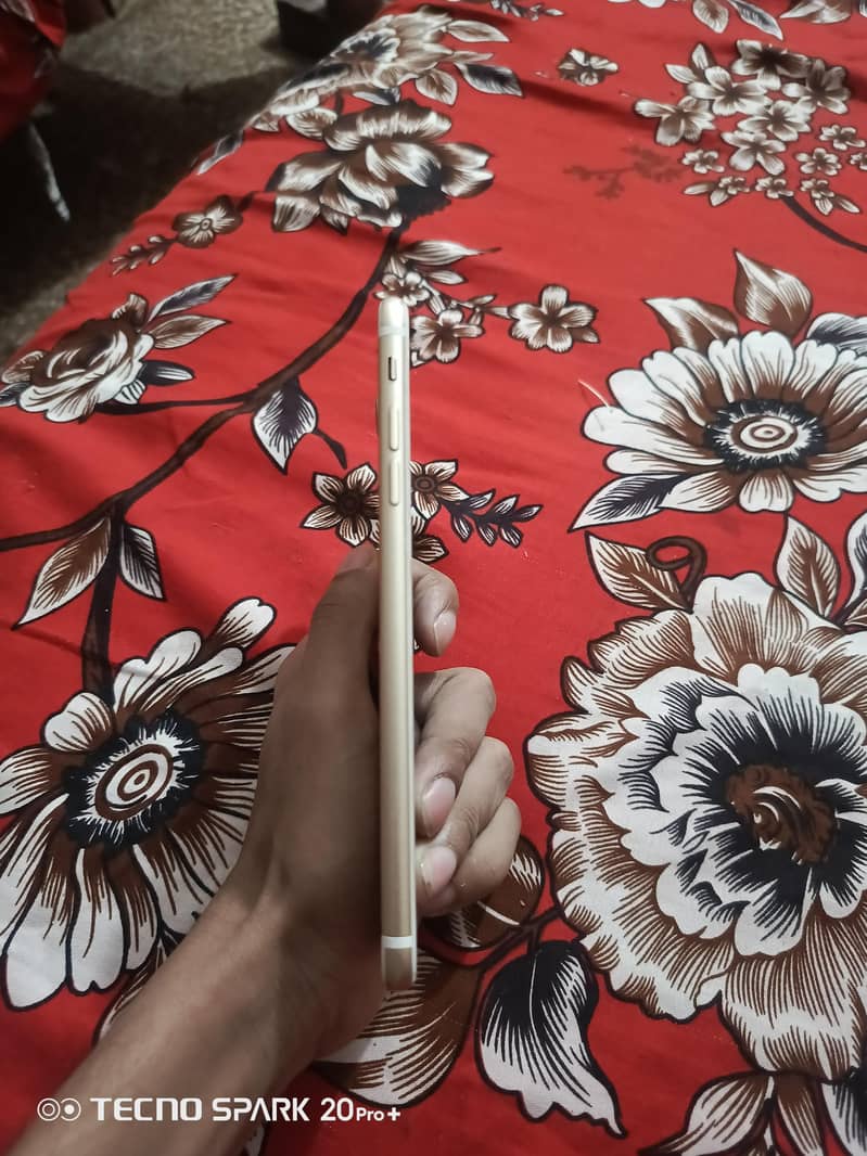 Apple iPhone 7 Plus 2