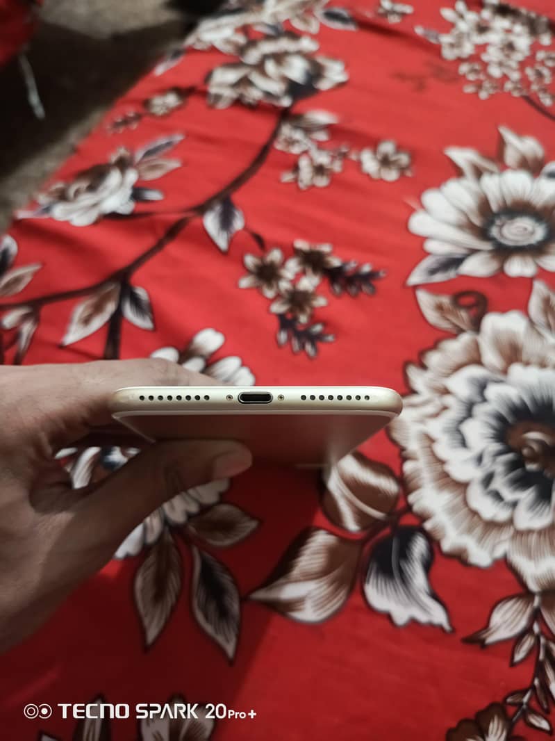 Apple iPhone 7 Plus 6