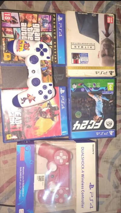 ps 4 pro Plus two controllers and 4 physical and one online game's