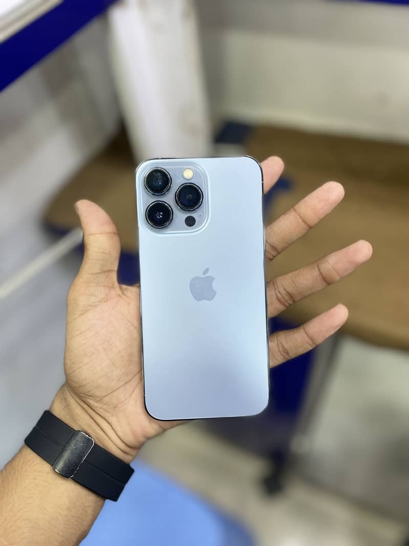 Apple iPhone 13 Pro 2