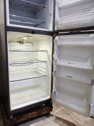 Dawlance no frost 22 cubic feet fridge