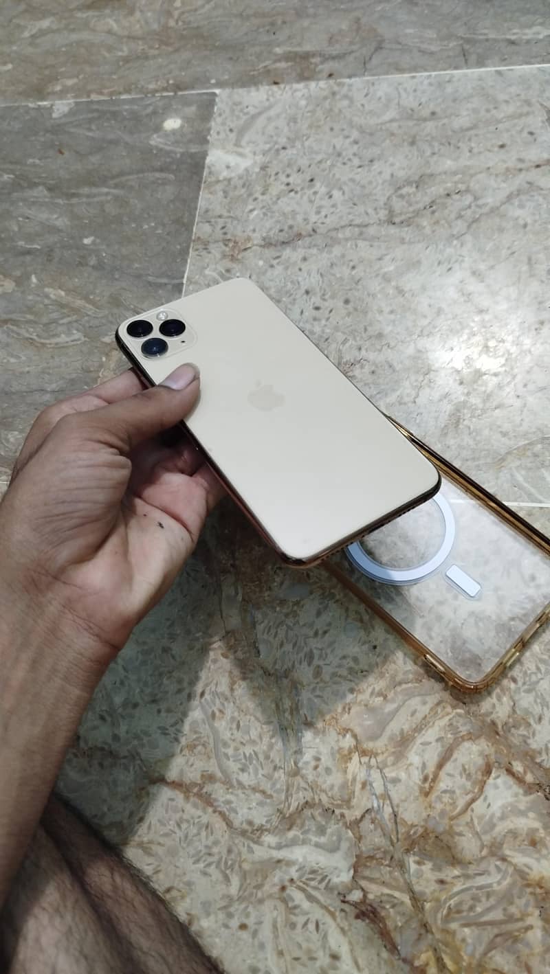 Apple iPhone 11 Pro Max 3