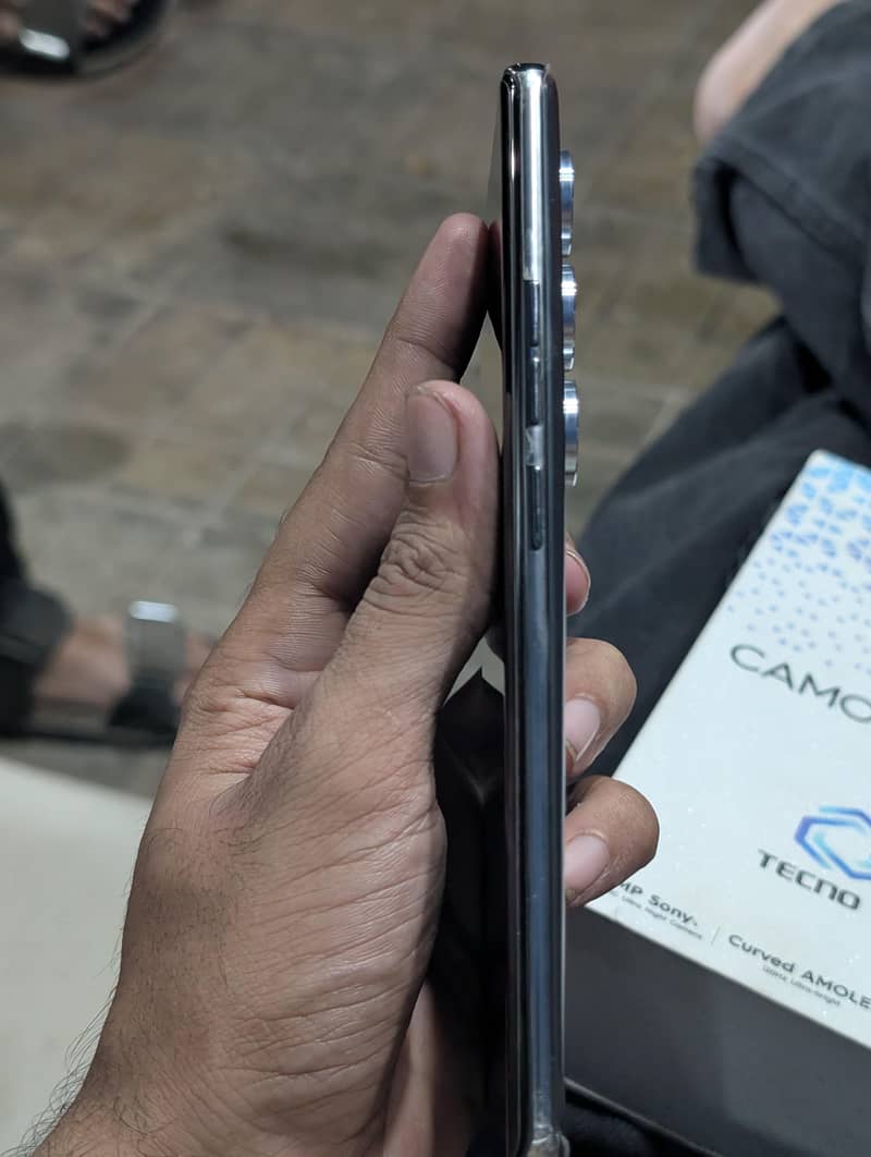 Tecno CAMON 40 Pro 4