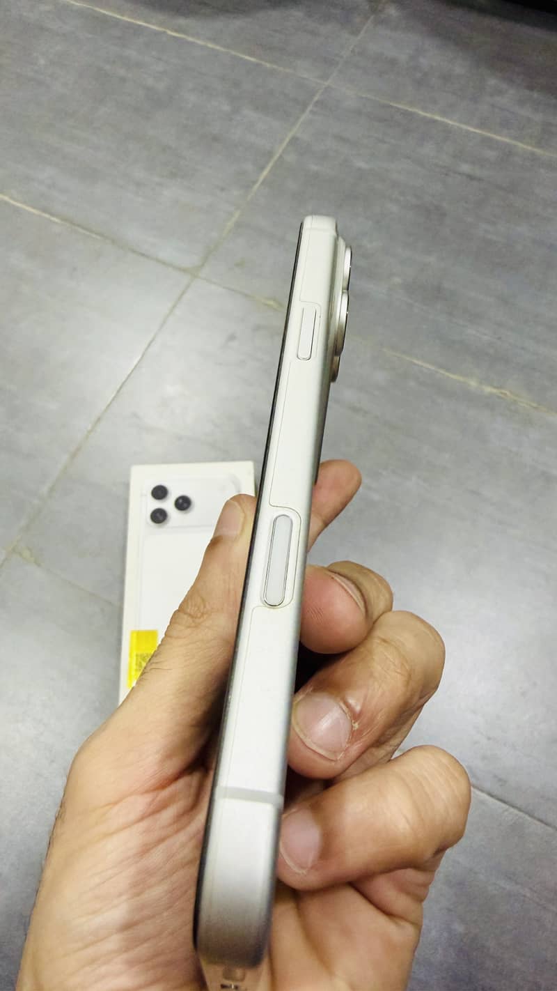 Apple iPhone 17 Pro Max 3
