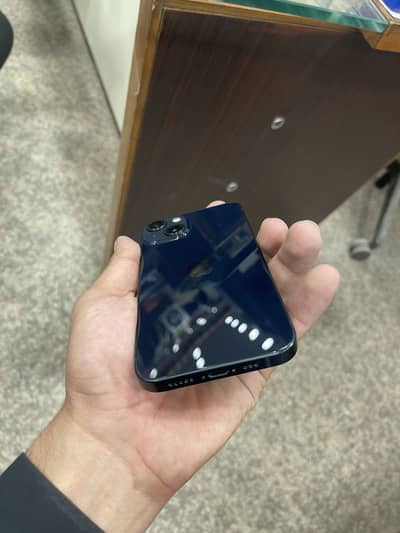 Apple iPhone 13