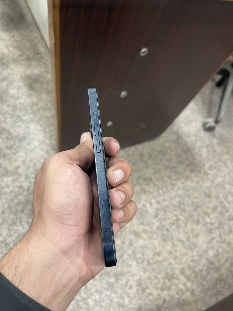 Apple iPhone 13 4