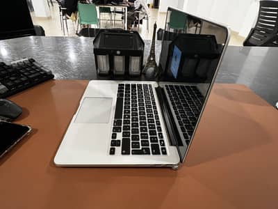 Mackbook pro 2013 256 GB 4 GB Ram Condition 10/10