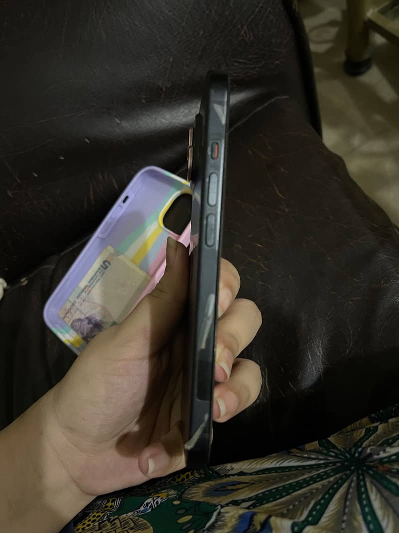 Apple iPhone 15 2
