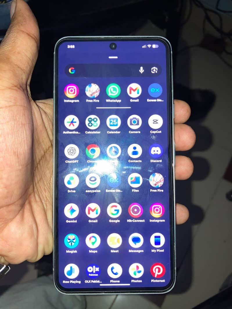 Google Pixel 8 4