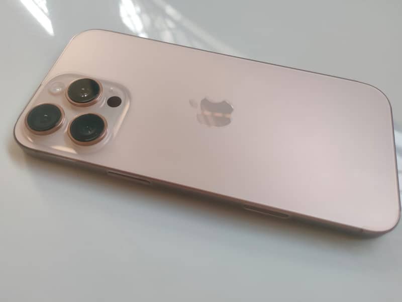 Apple iPhone 16 Pro Max 2