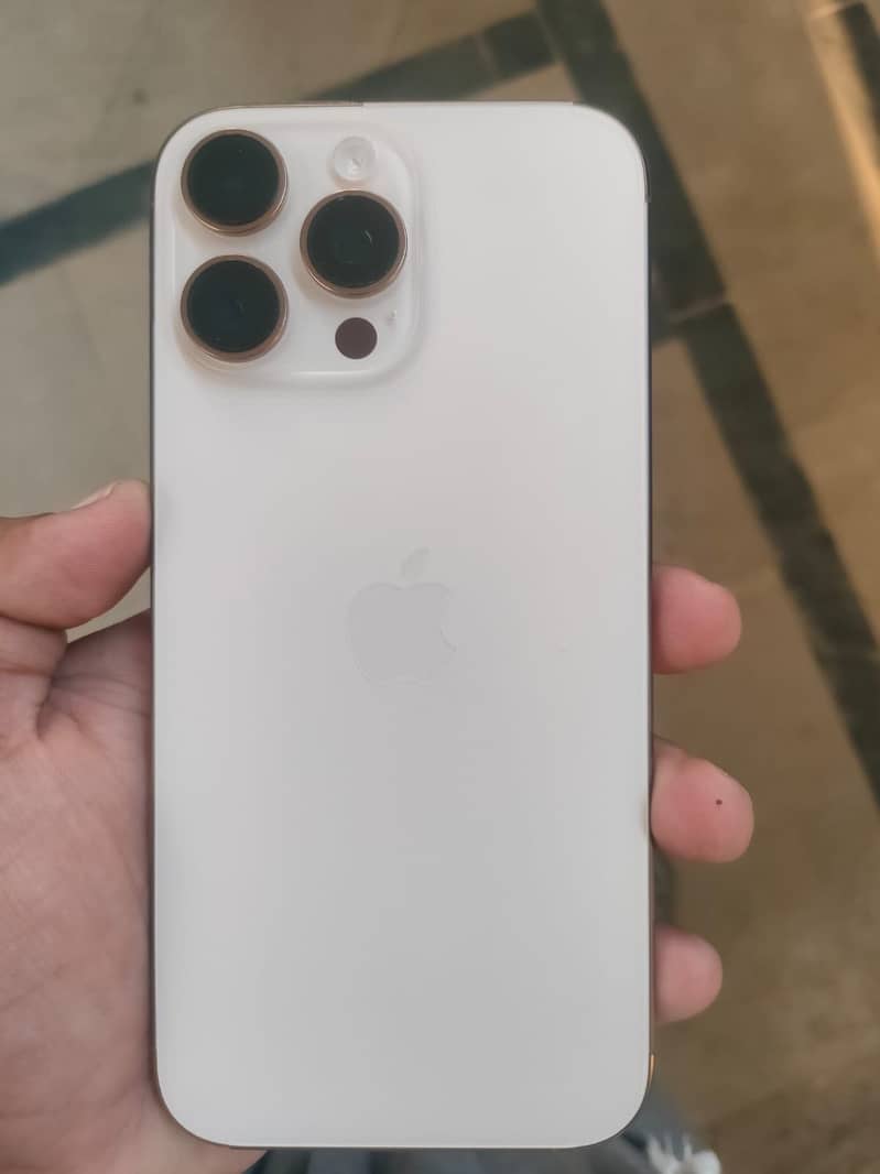 Apple iPhone 16 Pro Max 7