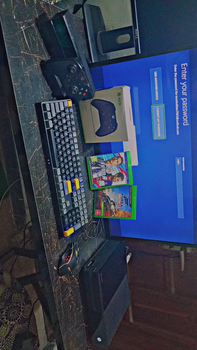 Xbox one with original controller with Kinect 0