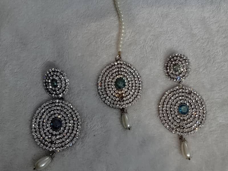 silver with blue centre 0
