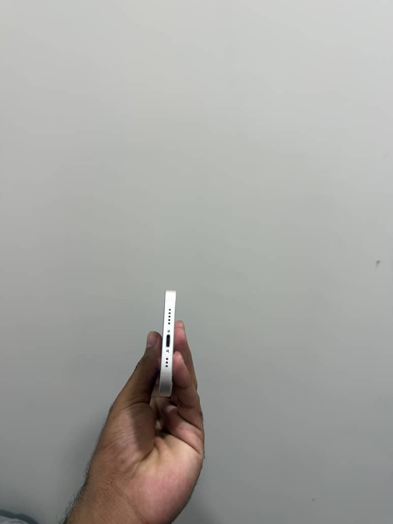 Apple iPhone 13 2