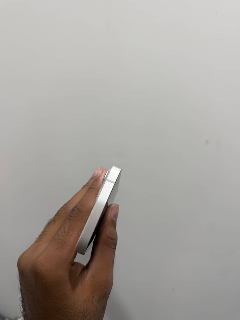 Apple iPhone 13 4