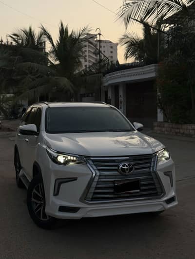 URGENT sale TOYOTA FORTUNER SIGMA 2.8 DIESEL 4x4 MODEL 2018 REGIS 2018