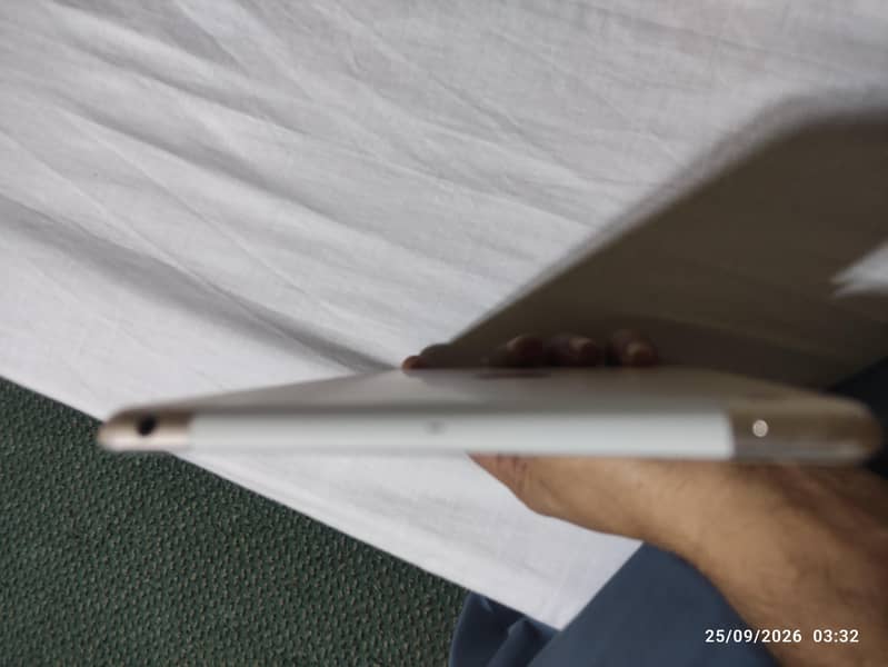 Apple iPad Mini 3 6