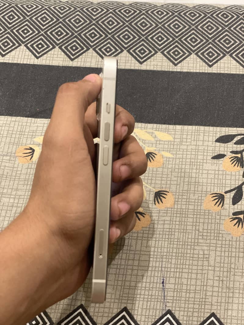 Apple iPhone 13 2