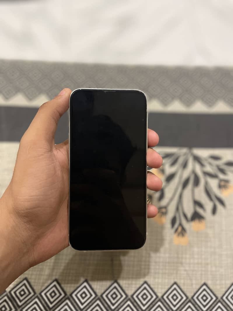 Apple iPhone 13 5