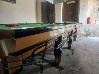 SNOOKER TABLE