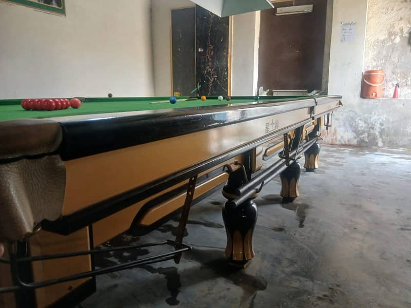 SNOOKER TABLE 0
