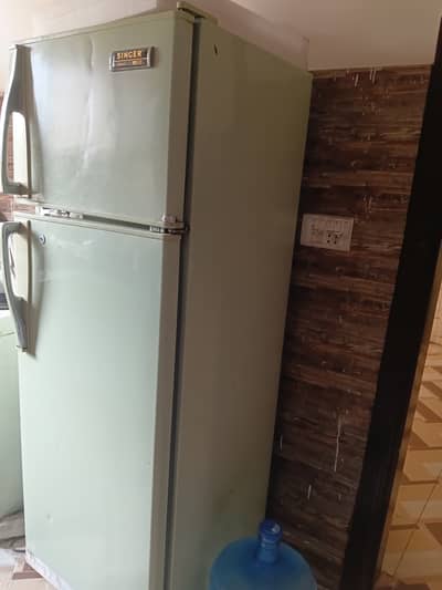Fridge for urgent sale in g15.20k final.