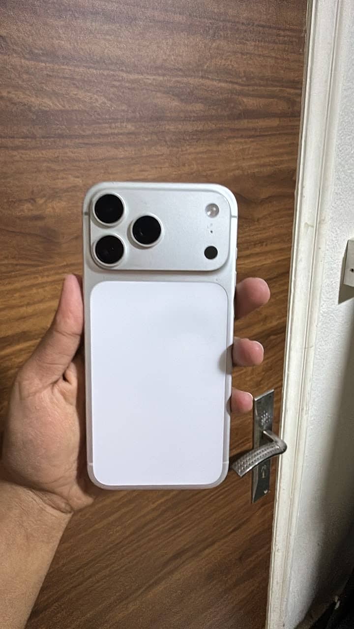 Apple iPhone 17 Pro Max 1