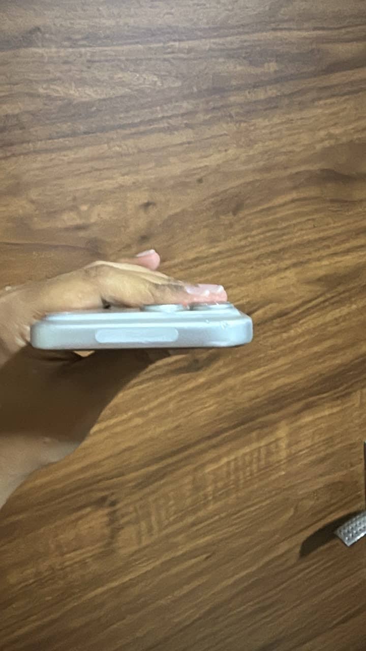 Apple iPhone 17 Pro Max 3