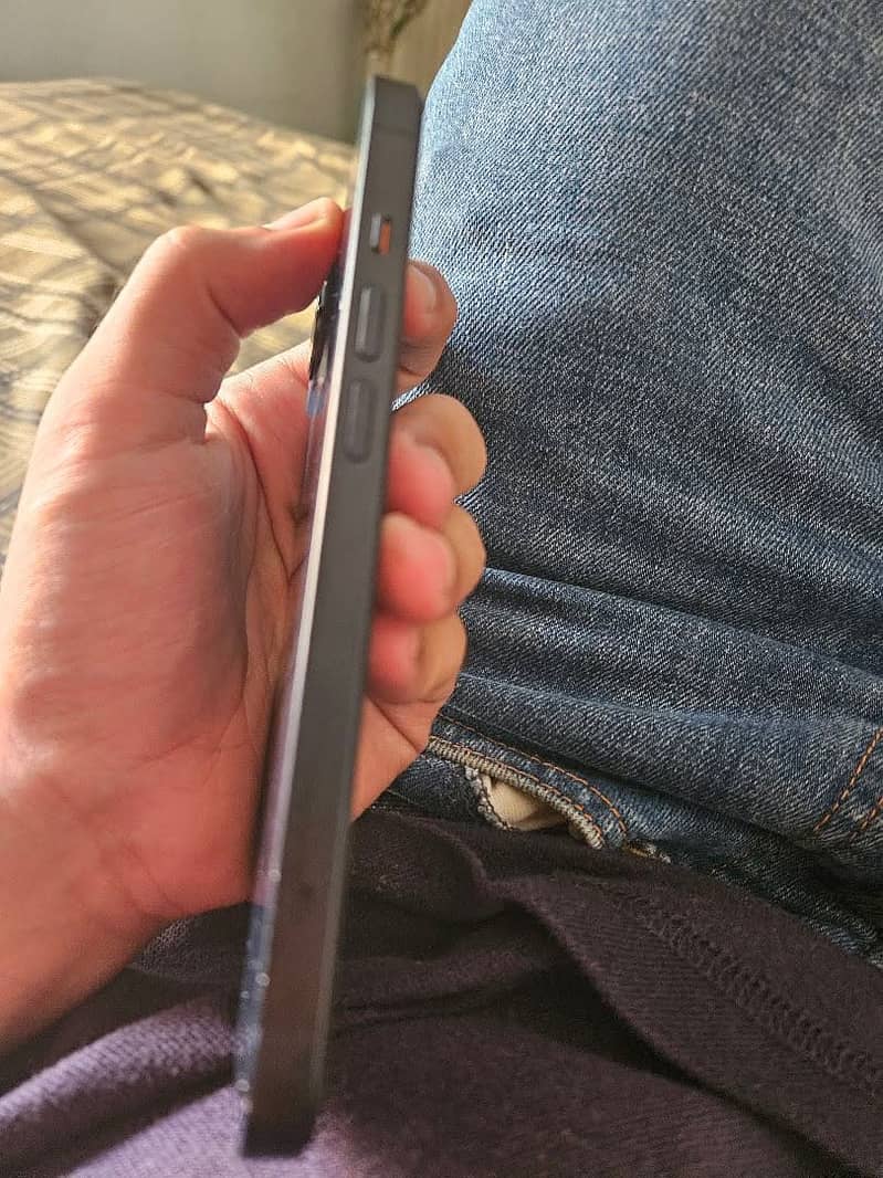 Apple iPhone 13 5