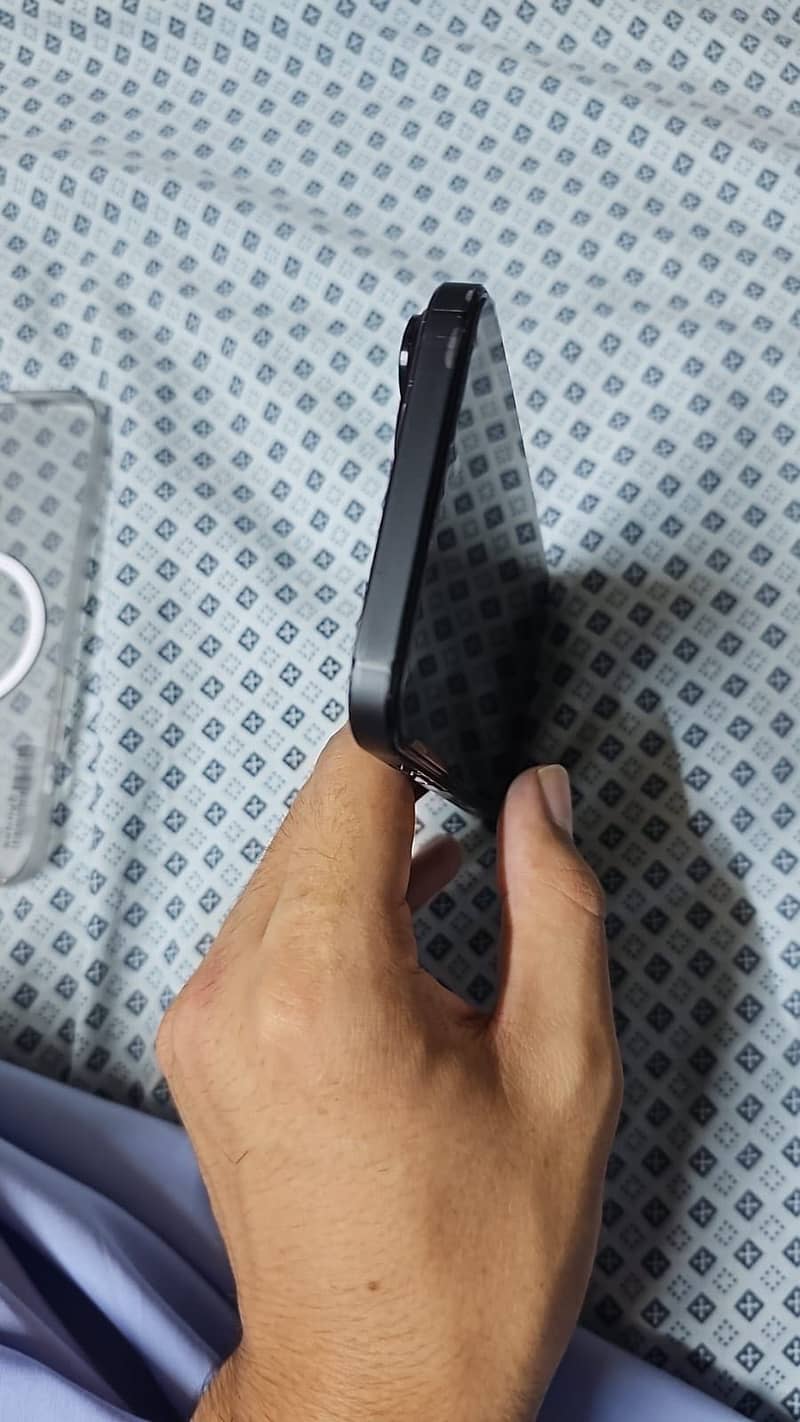 Apple iPhone 15 plus 3