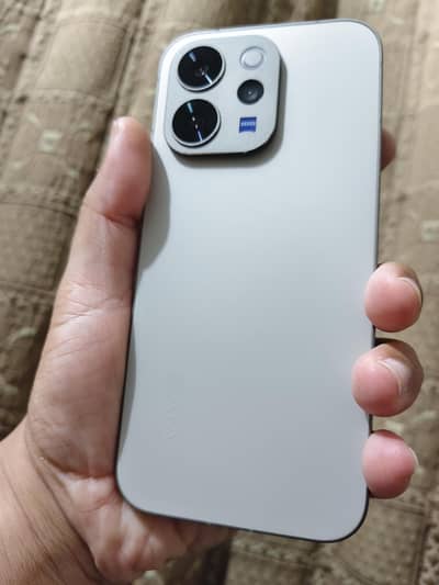 Vivo V70 5G 12/512 GB