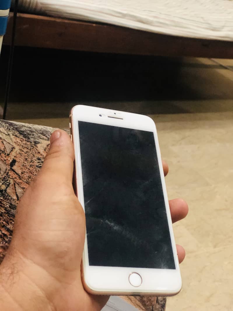Apple iPhone 8 Plus 1