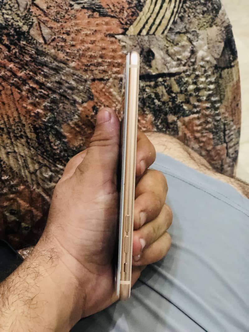 Apple iPhone 8 Plus 3