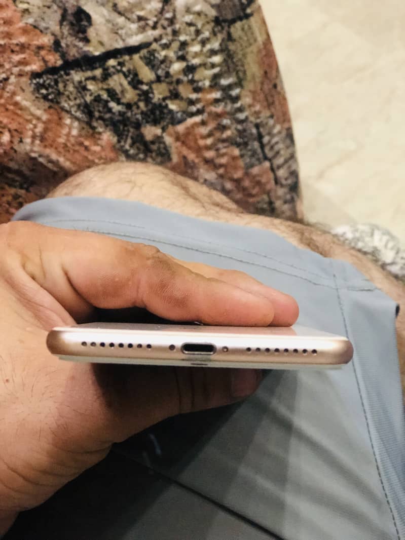 Apple iPhone 8 Plus 4