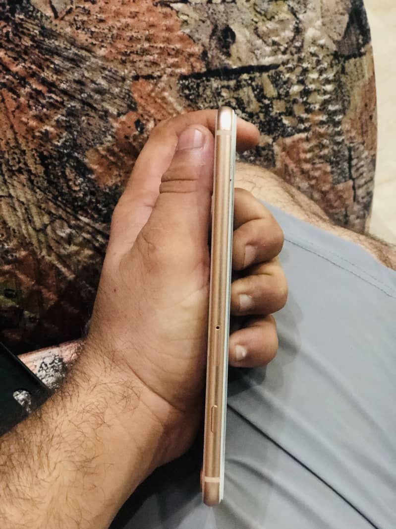 Apple iPhone 8 Plus 5