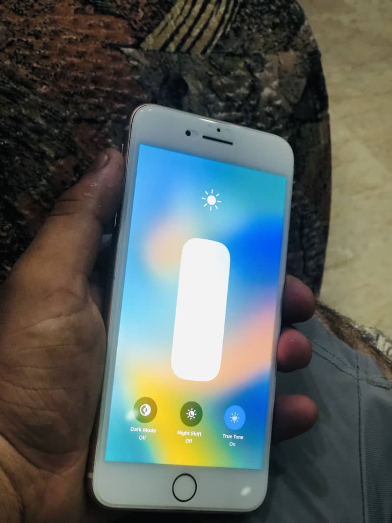 Apple iPhone 8 Plus 6