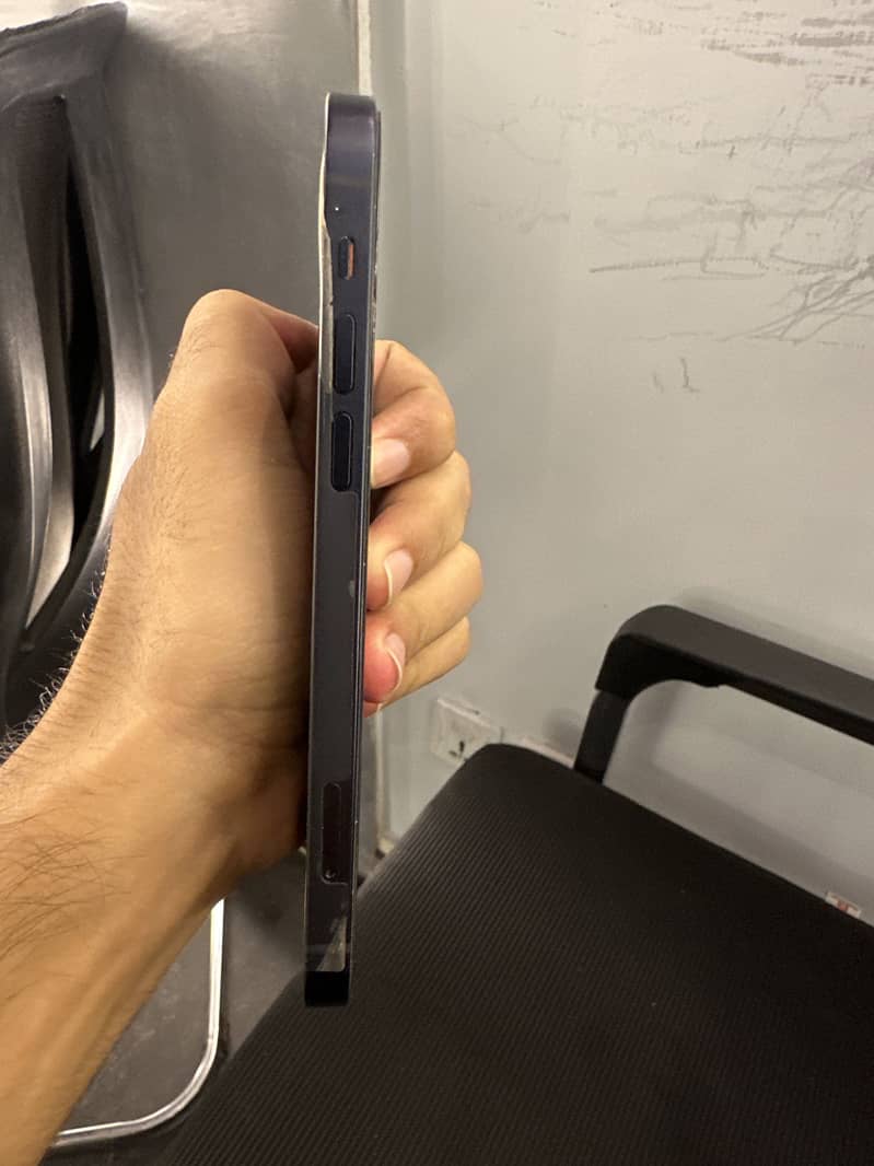 Apple iPhone 12 2