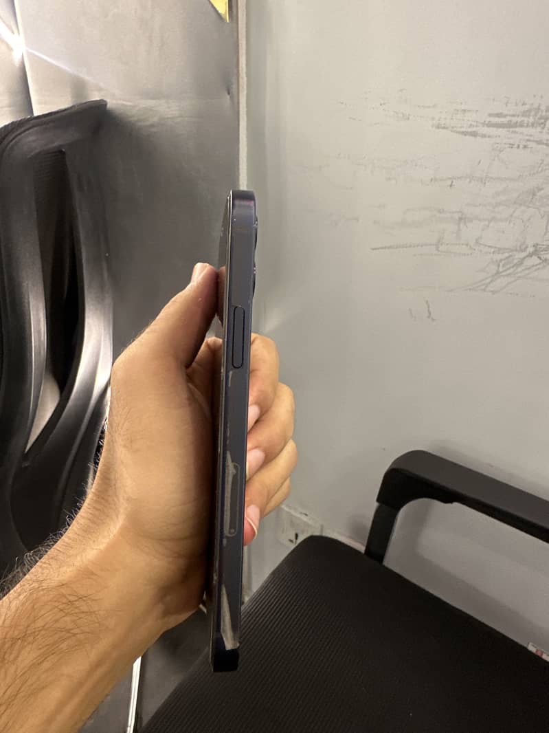 Apple iPhone 12 3