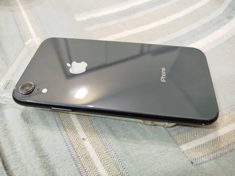 Apple iPhone XR 1