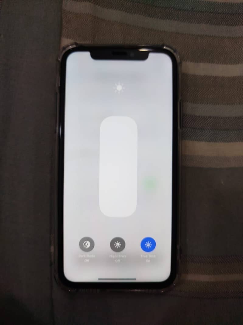 Apple iPhone XR 7